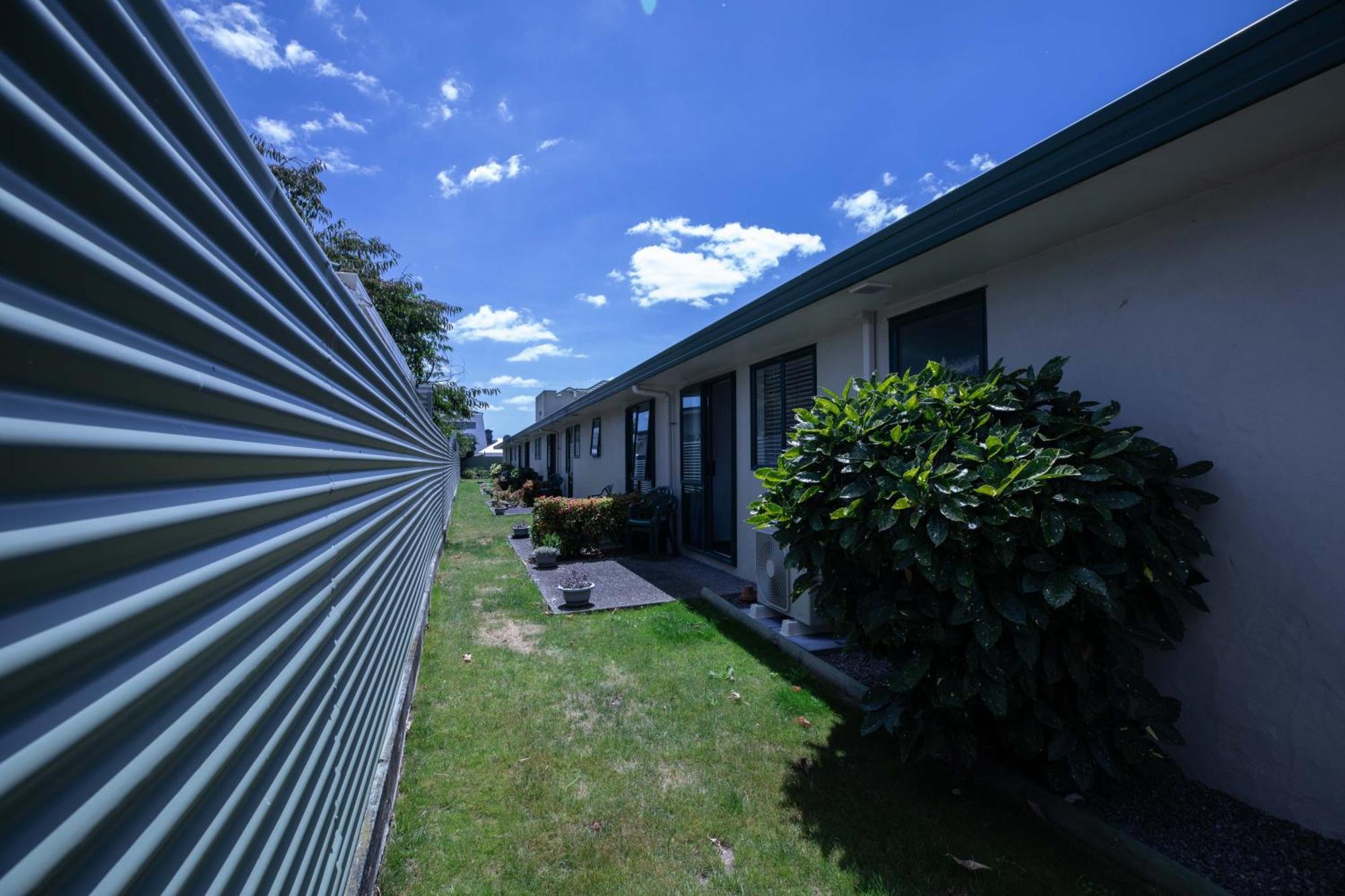 Camelot Motor Lodge And Conference Centre Palmerston North Buitenkant foto